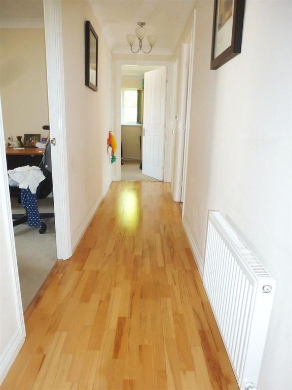 Property photo 2 of 6 Hallway