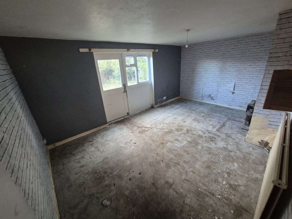 Property photo 3 of 12 20251023_161630.Jpg