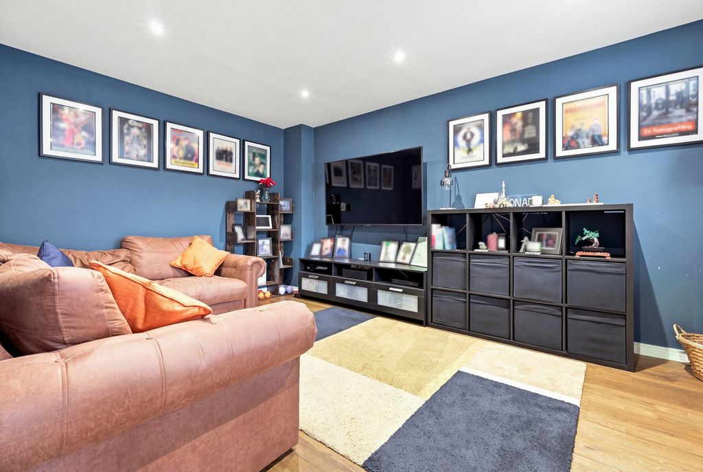Property photo 2 of 34