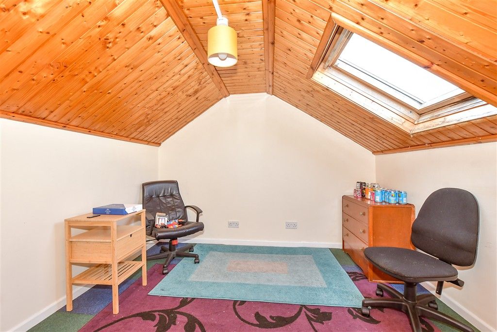 Property photo 1 of 8 Loft Room