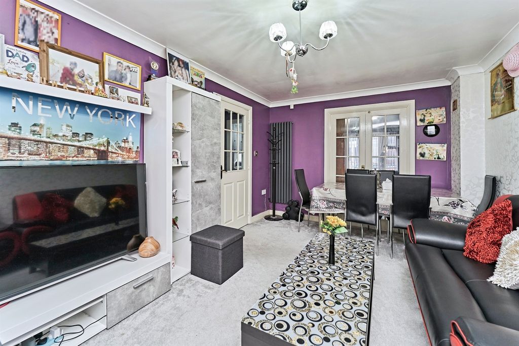 Property photo 2 of 20