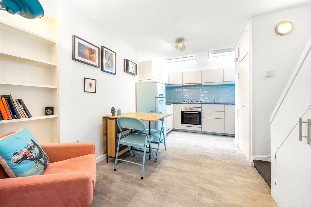 Property photo 1 of 15 Reception/Kitchen