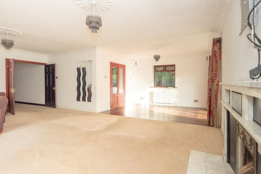 Property photo 3 of 37 Living Room
