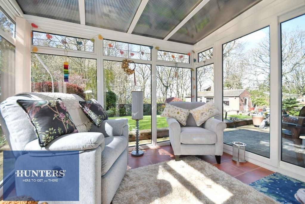 Property photo 3 of 32 Conservatory.Jpg