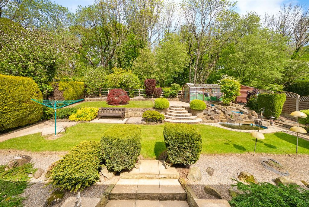 Property photo 2 of 22 Rear Garden