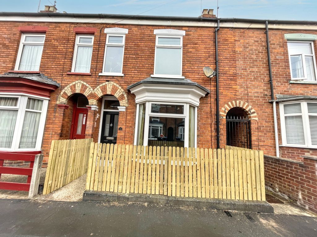 Property photo 1 of 16 Terraced House For Sale