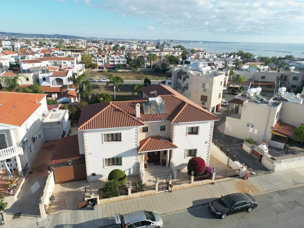 Property photo 1 of 36