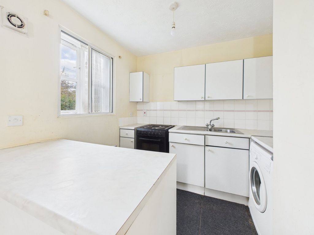 Property photo 2 of 8 Kitchen