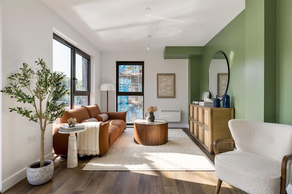 Property photo 2 of 23