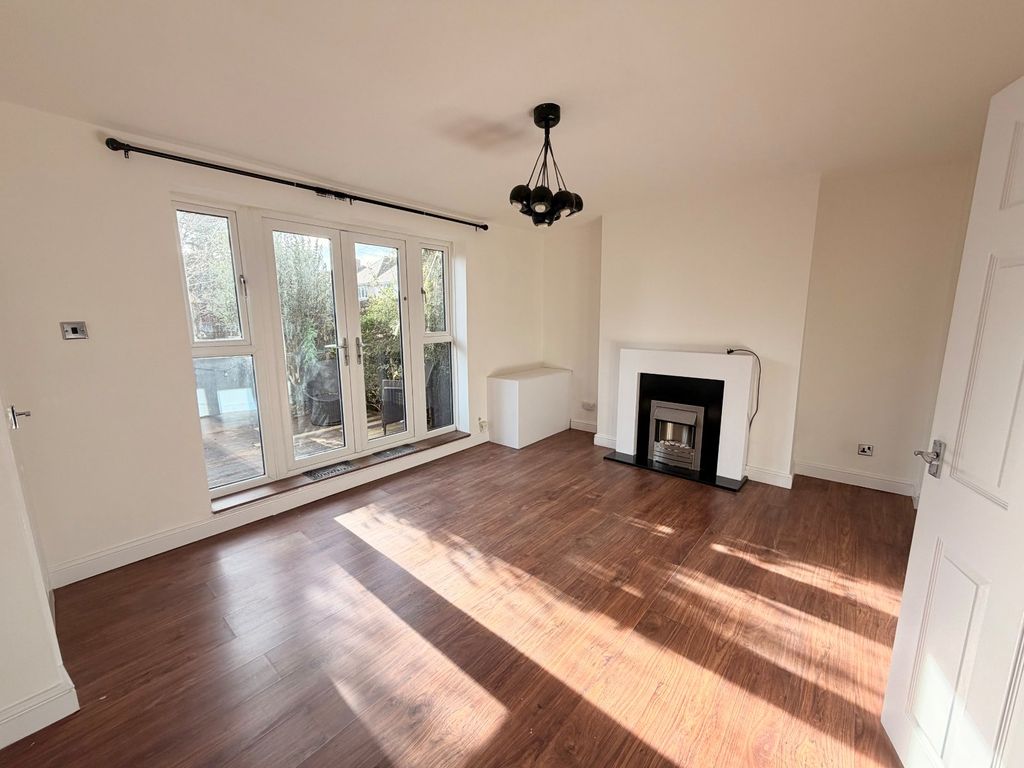 Property photo 3 of 10 Picture No. 09