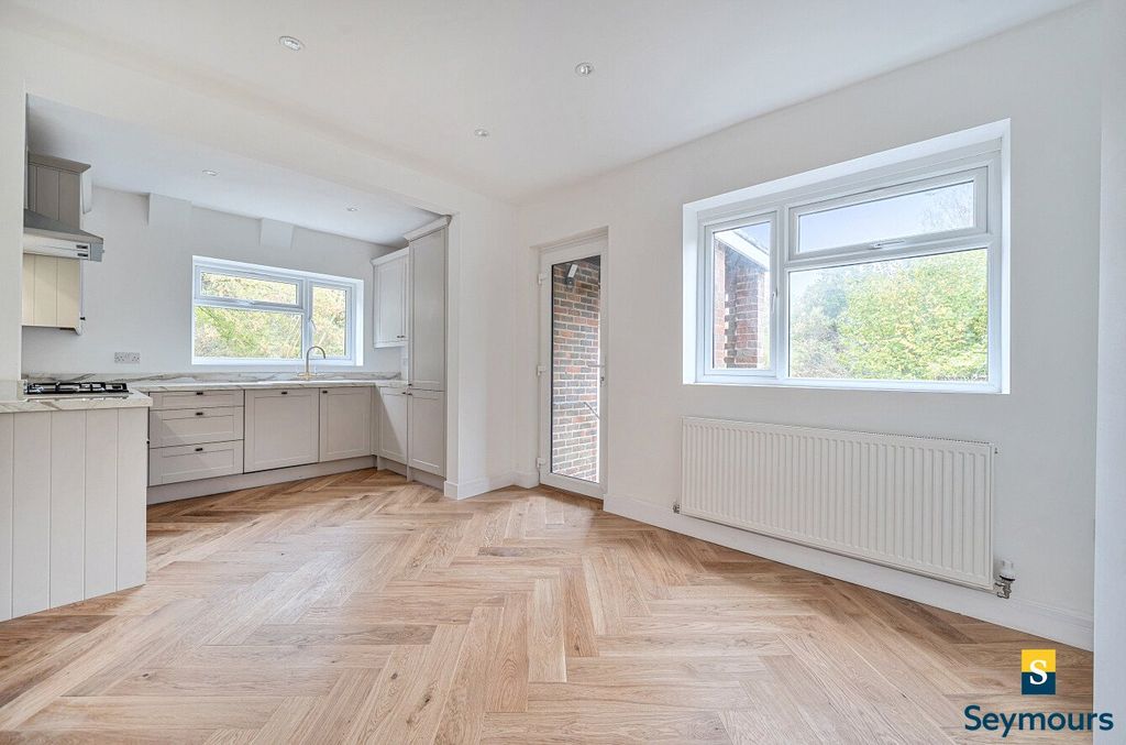 Property photo 3 of 16 Kitchen/Dining Room