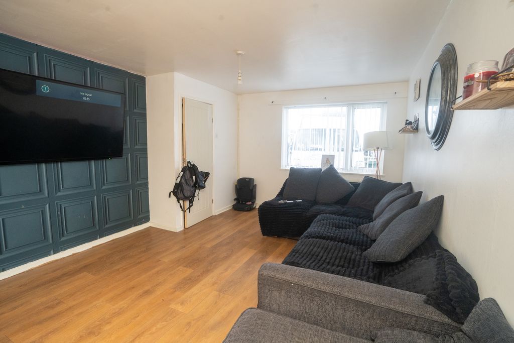 Property photo 2 of 27