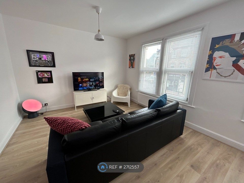 Property photo 3 of 35