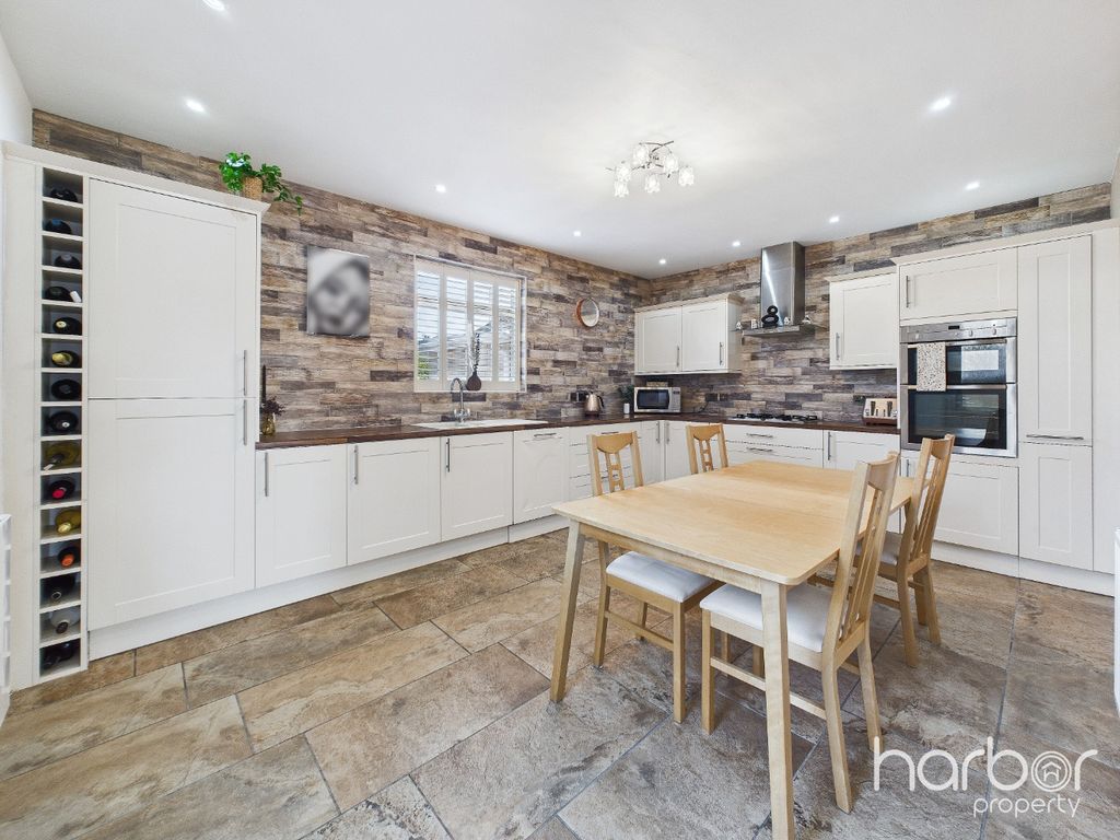 Property photo 3 of 26 3728917
