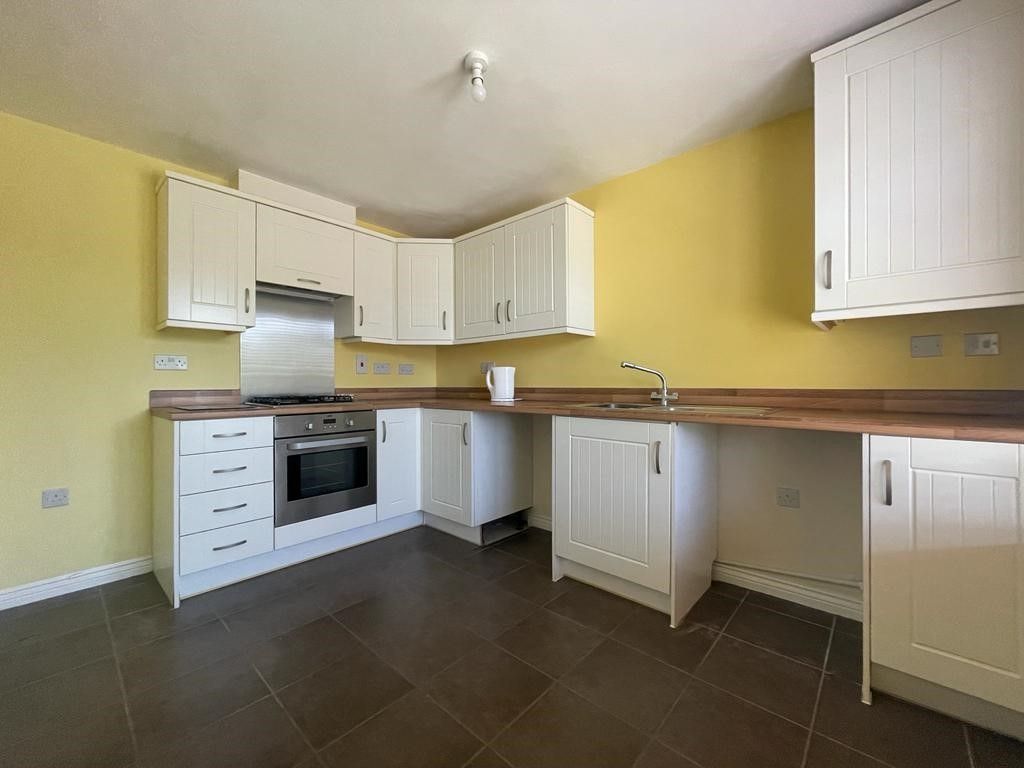 Property photo 2 of 12 Kitchen