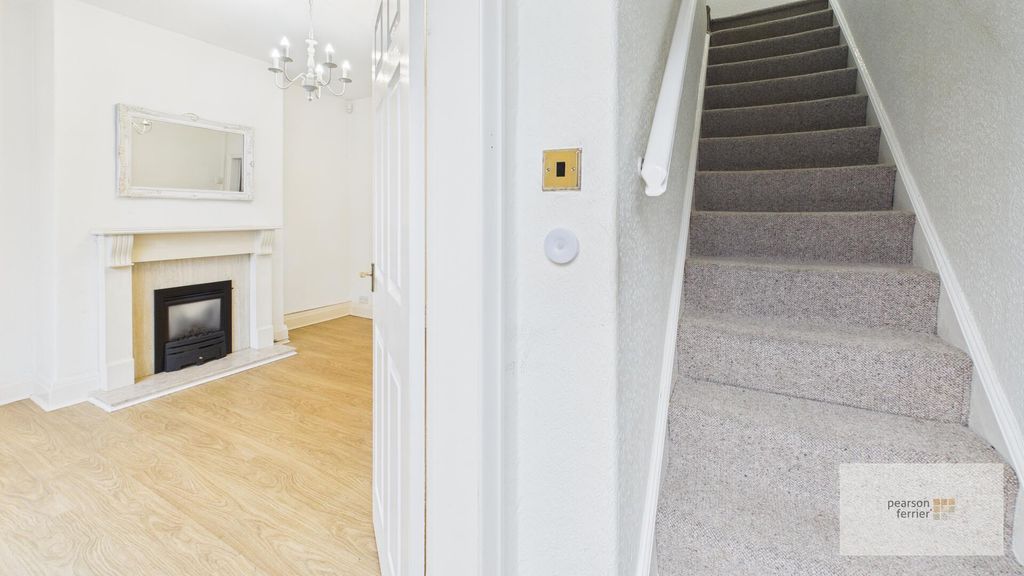 Property photo 2 of 11 Entrance