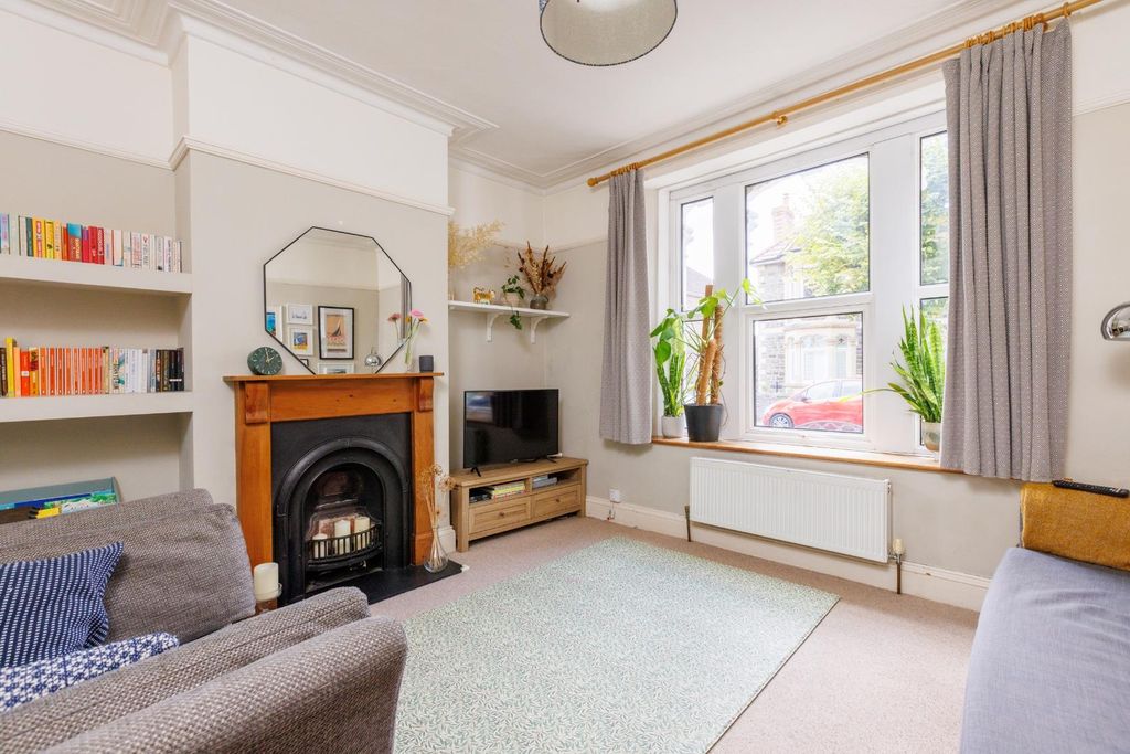 Property photo 3 of 28 8 Clifford Road-28.Jpg