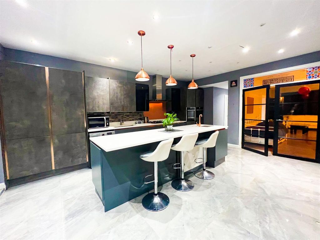 Property photo 1 of 14 Gantshill Crescent Ig2