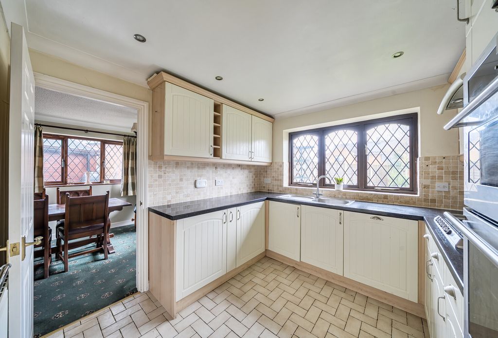 Property photo 3 of 14 1410709-17-698B39...