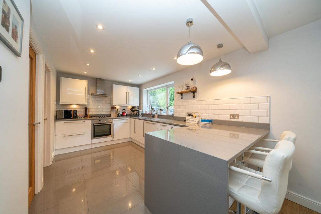 Property photo 2 of 17 1-Newlands-Road-4666
