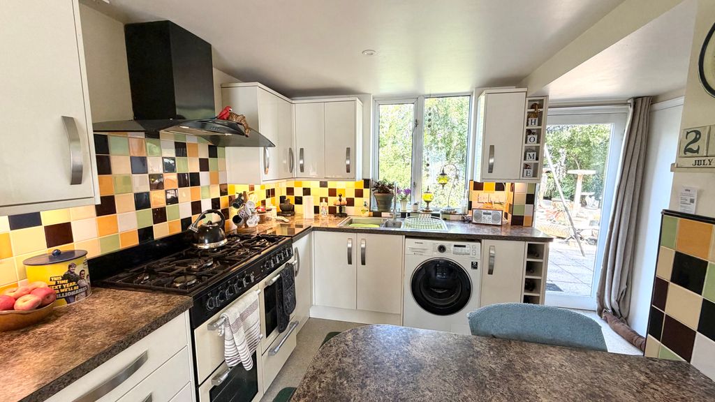 Property photo 2 of 14 Img_2677