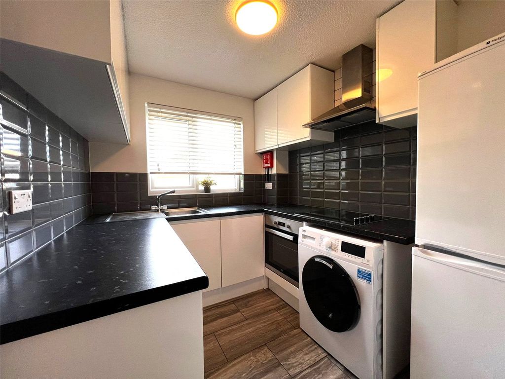 Property photo 2 of 9 Kitchen