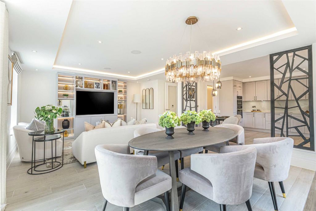 Property photo 3 of 10 Photo