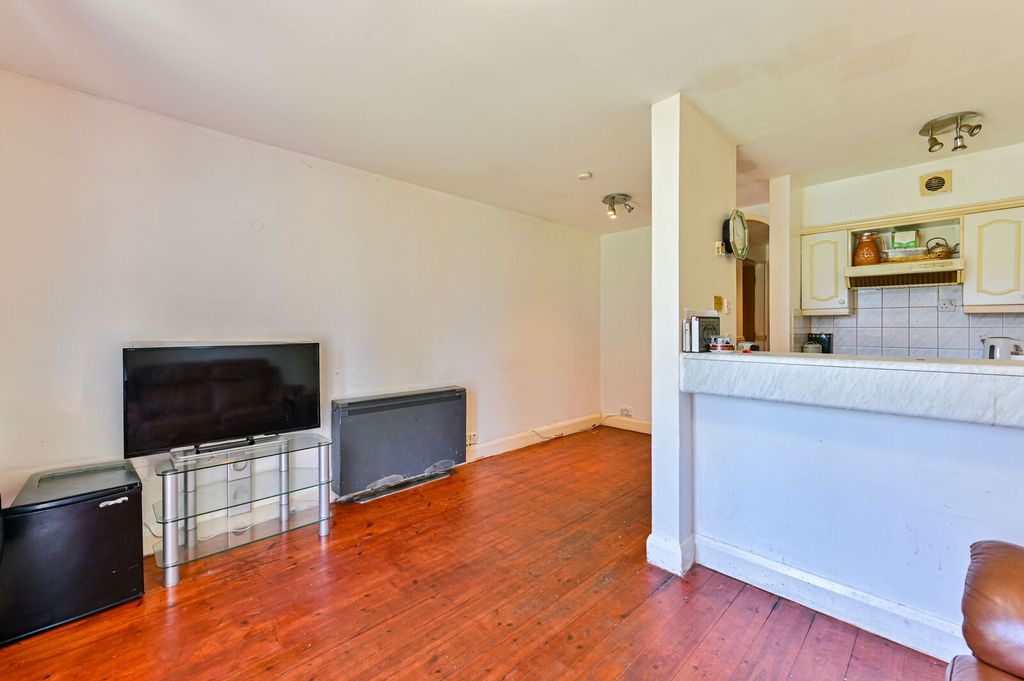 Property photo 1 of 8