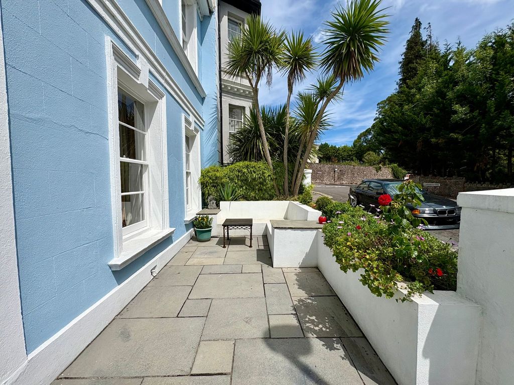 Property photo 2 of 33