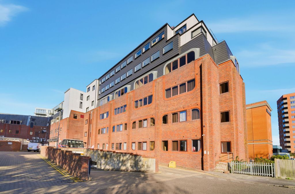 Property photo 1 of 10