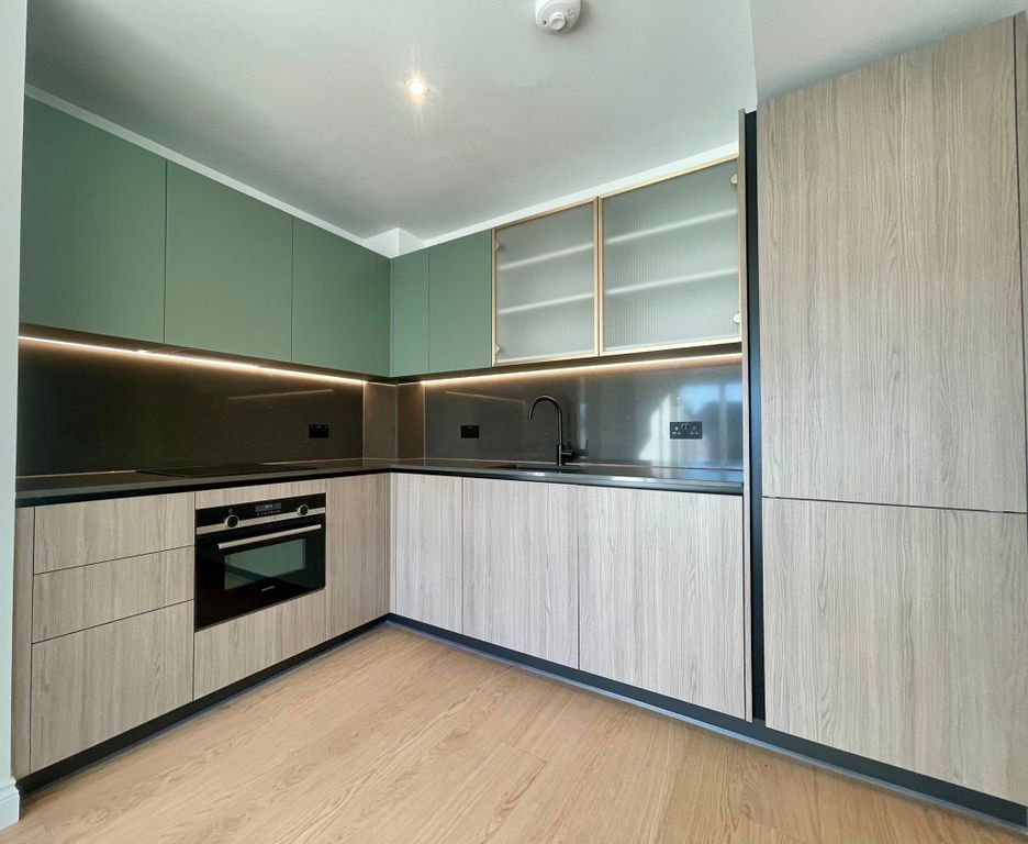 Property photo 2 of 6 Kitchen