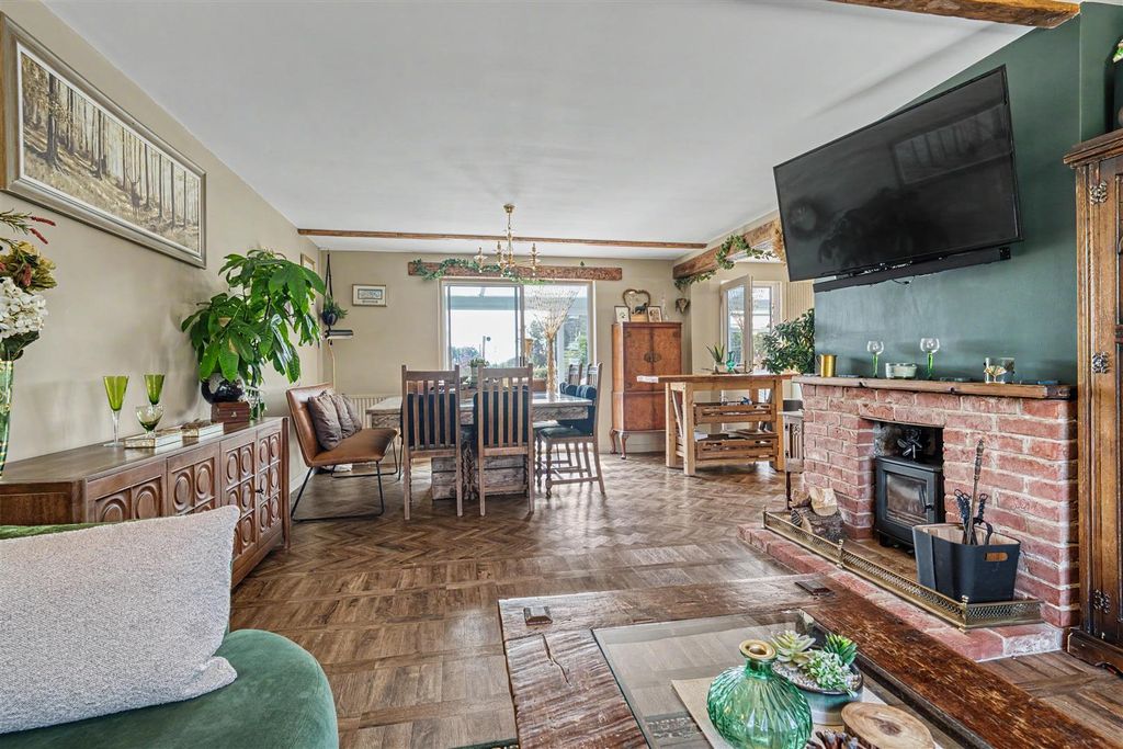 Property photo 2 of 11 Open Plan Sitting/Dining