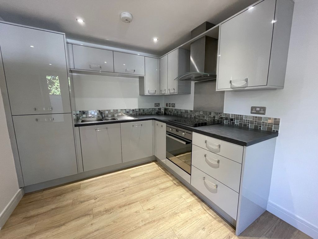 Property photo 2 of 6 Kitchen