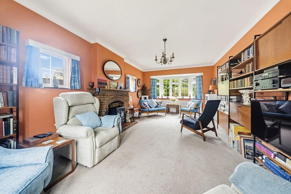 Property photo 2 of 18 Cross Road