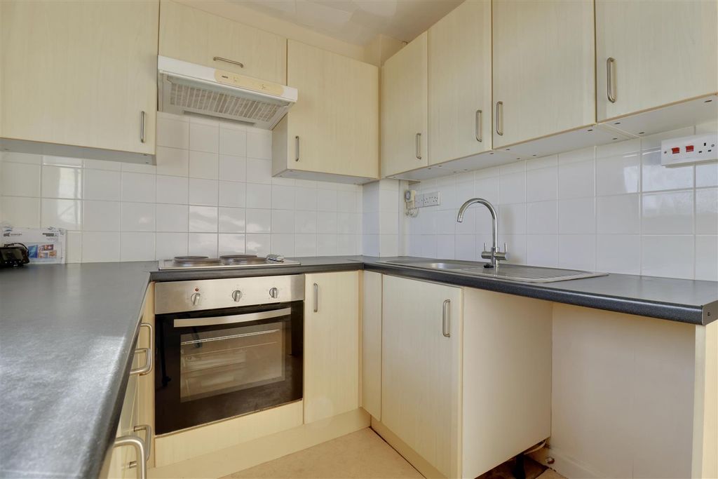 Property photo 2 of 11 43F1C273-86C9-44E8-8D19-0A88A32F137A_1_201_A.Jpeg