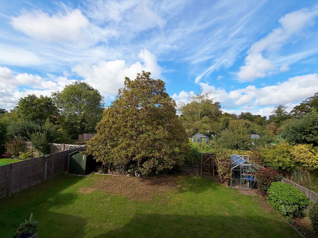 Property photo 2 of 21 Garden