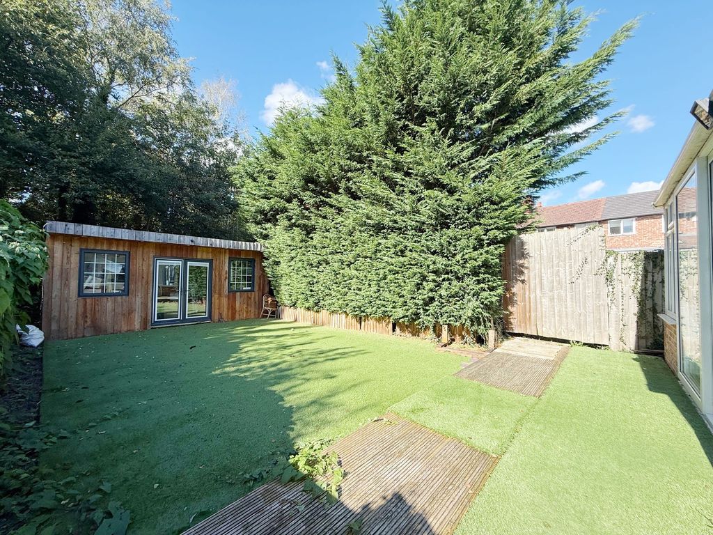 Property photo 3 of 17 Garden