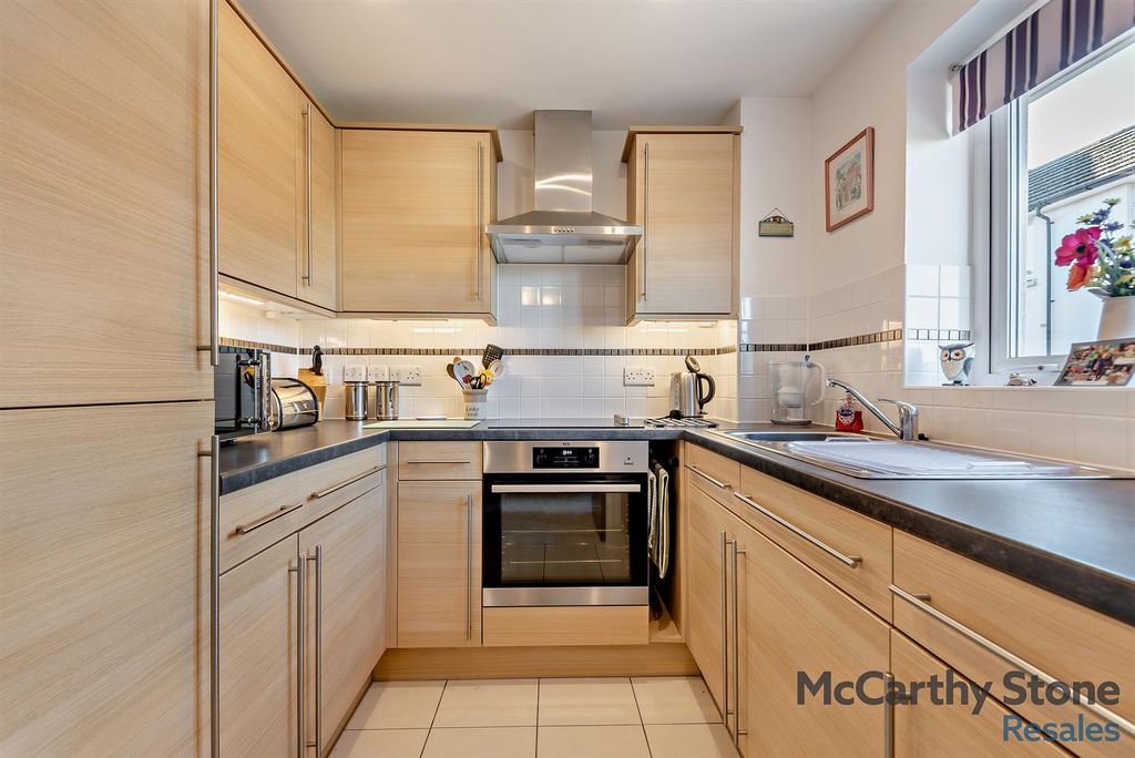 Property photo 3 of 11 8667832-Interior13-800.Jpg