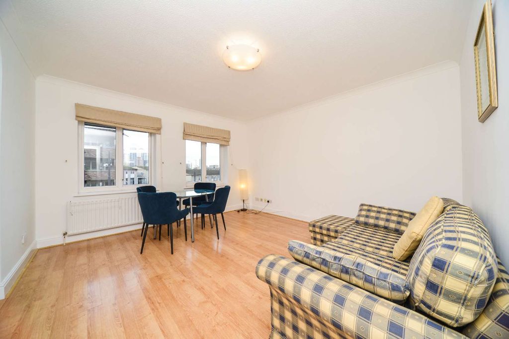 Property photo 2 of 10