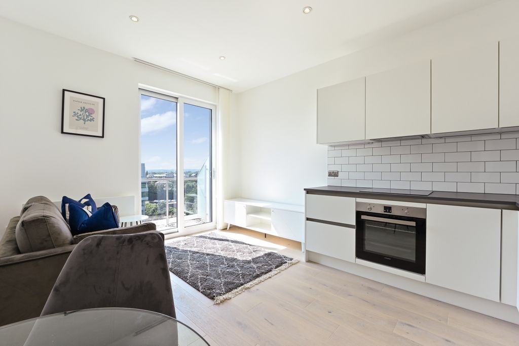 Property photo 2 of 11 Kitchen