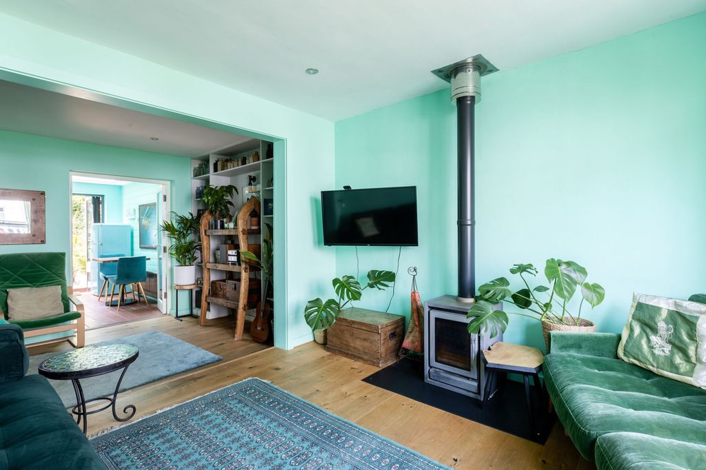 Property photo 2 of 19