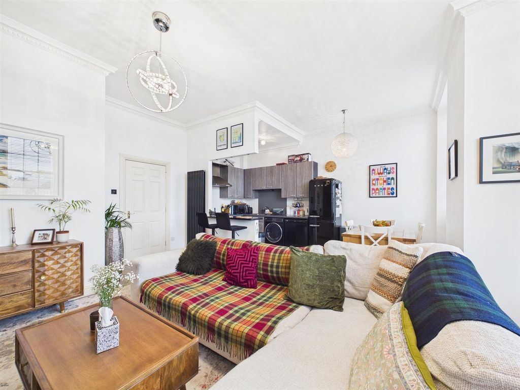 Additional image 4 of 2 bed flat for sale11 Rosslyn House, Glasgow Road Perth PH2