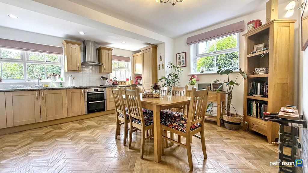 Property photo 3 of 37