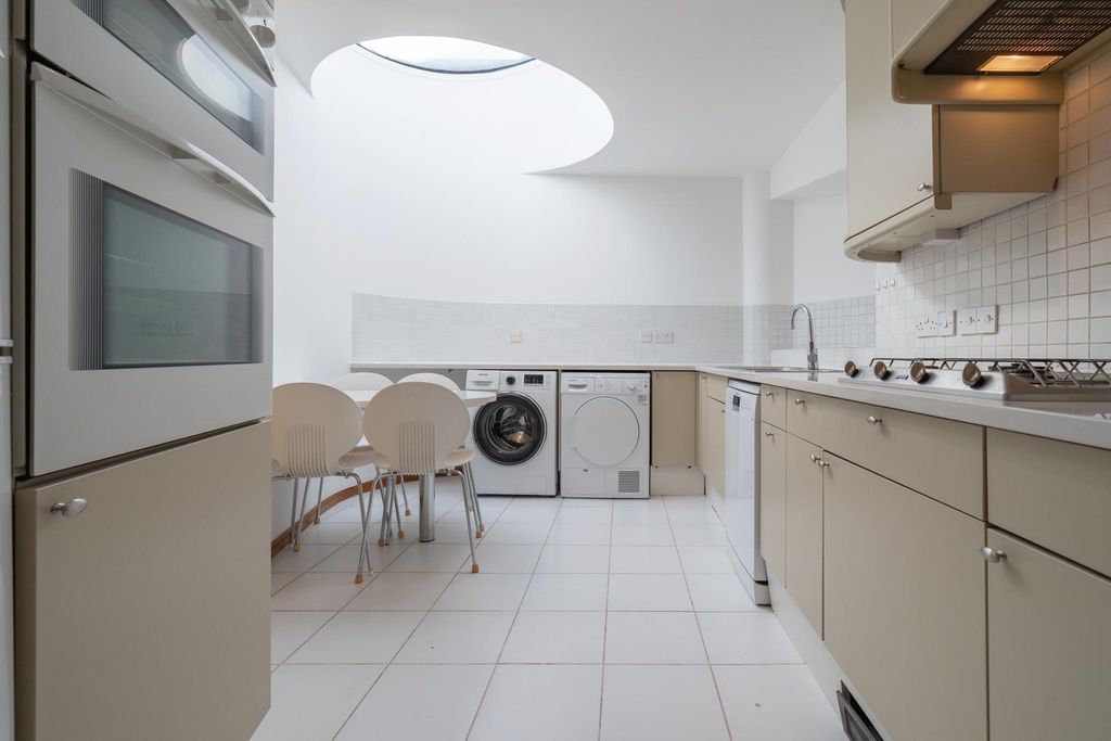 Property photo 3 of 18 Photo 1