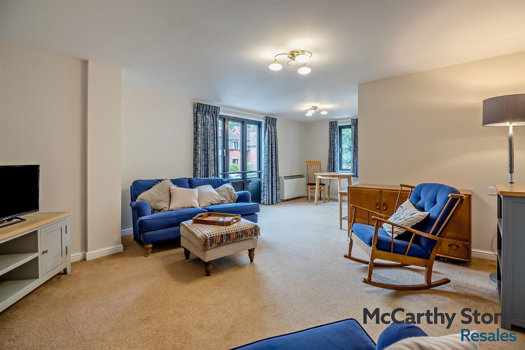 Property photo 2 of 28 8695841-Interior09-800.Jpg