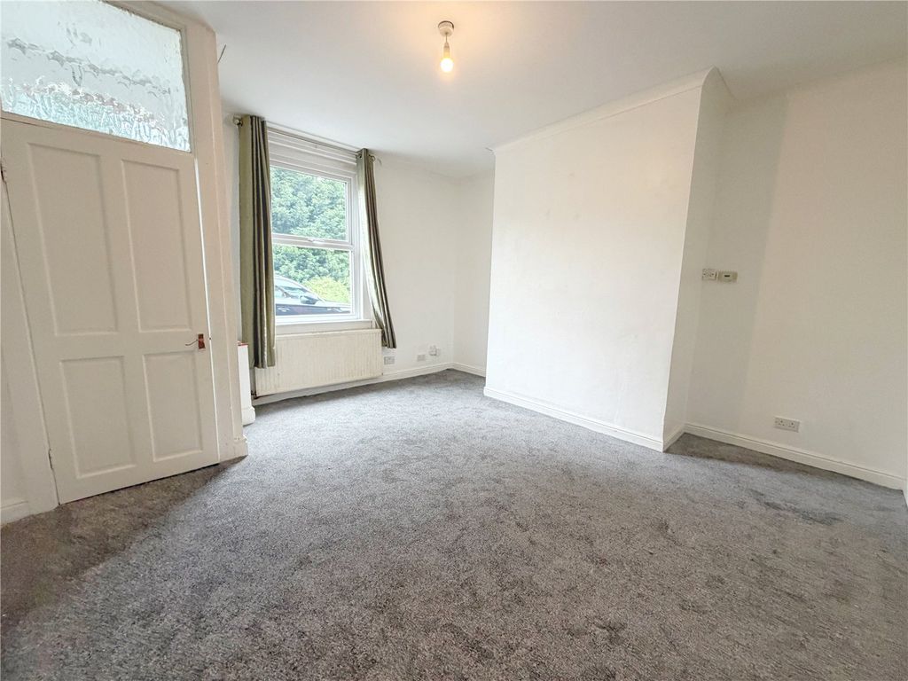 Property photo 2 of 14 Picture No. 02