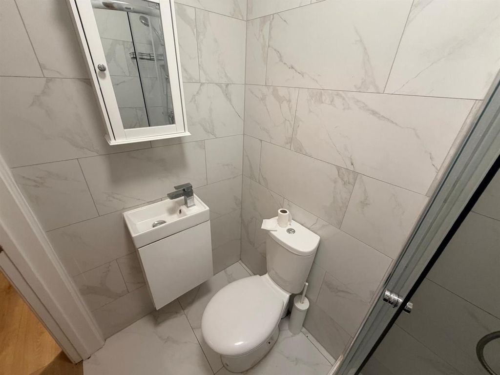 Property photo 3 of 4 Hall Lane Hendon l.Jpg