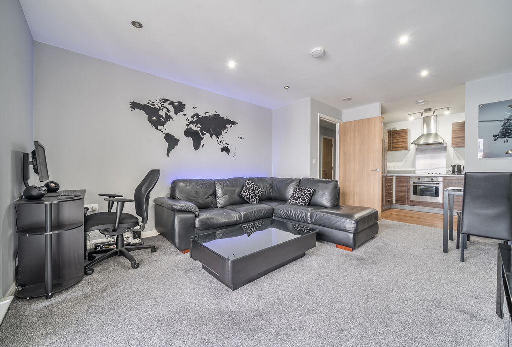 Property photo 2 of 14 1371433-19-68Fb98...