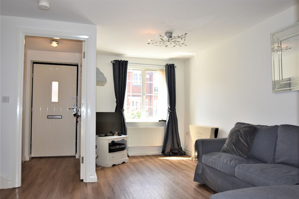 Property photo 3 of 9 Photo 02