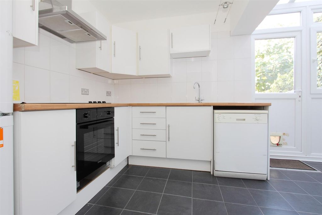 Property photo 2 of 14 14 Ashfield Road Ph18.Jpg